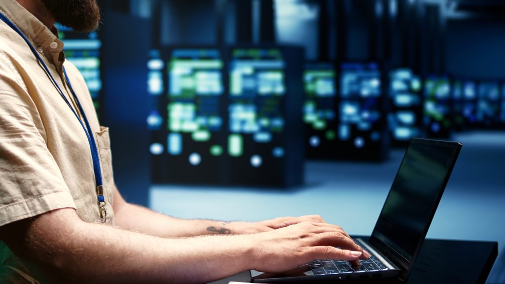 check hosting uptime